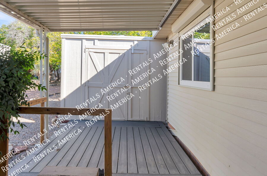 Building Photo - 10684 N Stromboli Ave