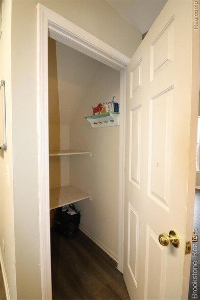 Building Photo - 2096 Cloverly Ln