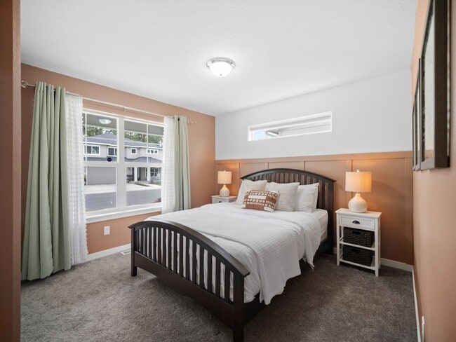 Building Photo - 4 bedroom Modern Home at Eagle Ridge Estates