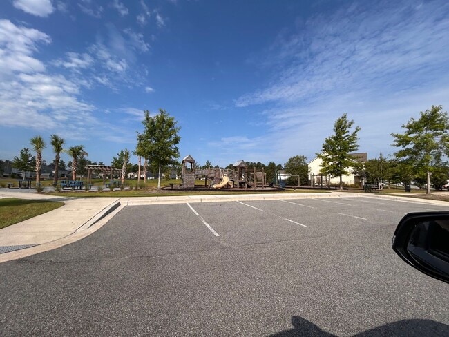 Building Photo - 219 Greenwich Dr