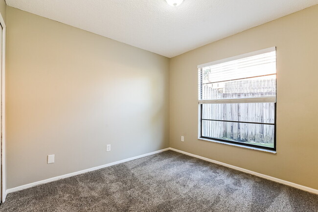 Building Photo - 1027 Covington St