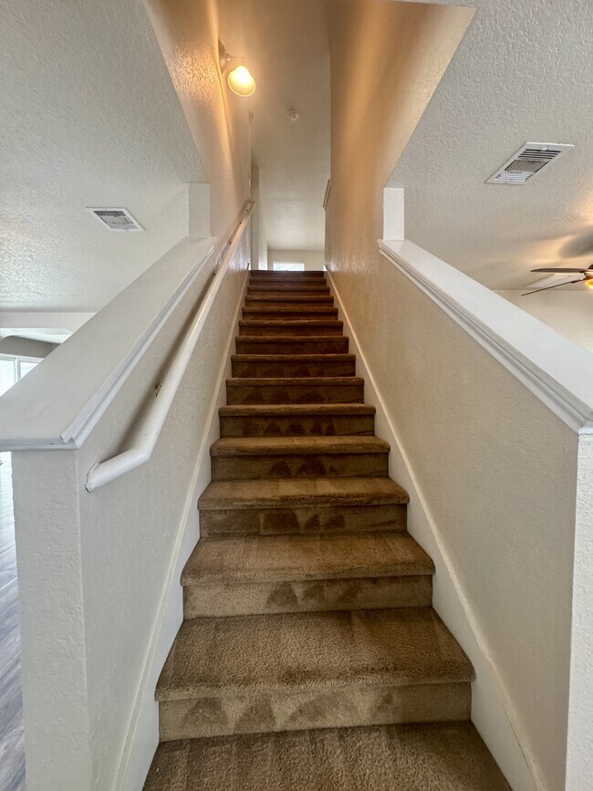 Building Photo - 8755 Sunview Park