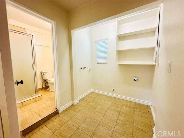 Building Photo - 400 E Fernfield Dr