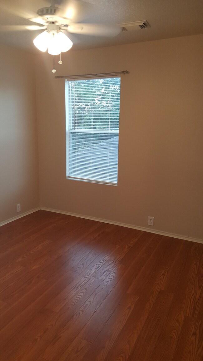 Bed Room * Large Master suite with dual vanities, large garden tub with walk in shower! * All secon - 23631 Twisting Falls Drive