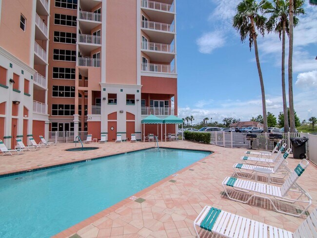 Building Photo - Waterfront Penthouse Living – Luxury 3 Bedroom / 2 Bath Condo on the Water