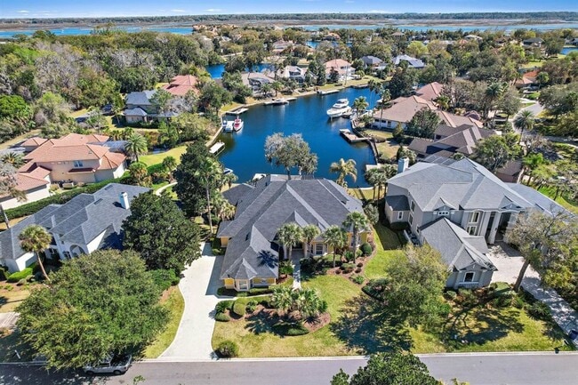 Building Photo - Stunning Lagoon Residence!