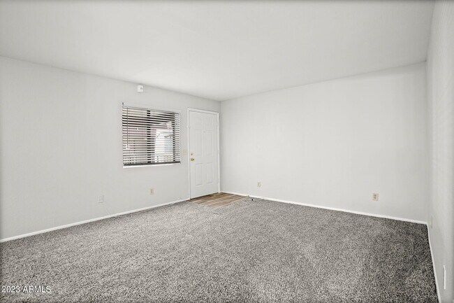 Building Photo - 17 E Ruth Ave