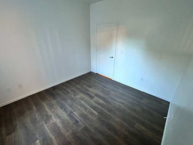 Building Photo - Beautiful unfurnished 2 bedroom in the Southwest (Rainbow and 215)