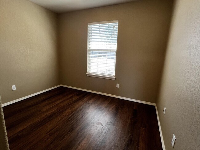 Building Photo - 210 Regency Dr