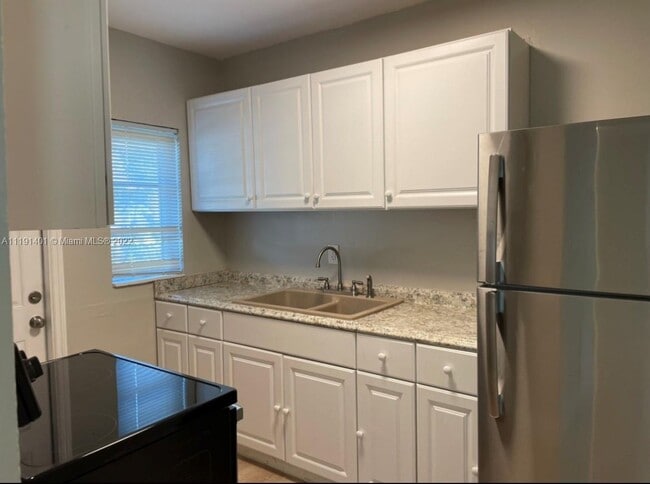 Building Photo - 14941 Tyler St