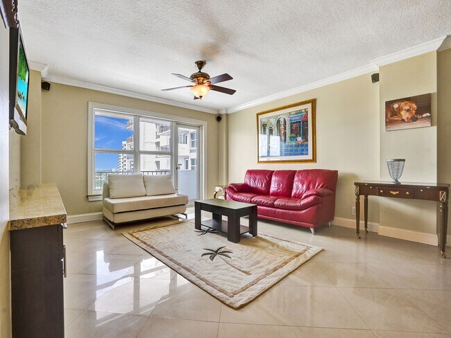 Building Photo - Beautiful 2 bedroom 1.5 bath Condo