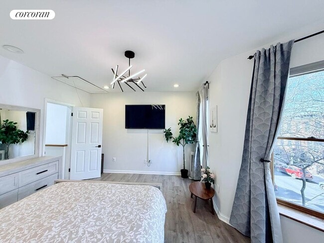 Building Photo - 716 Hancock St