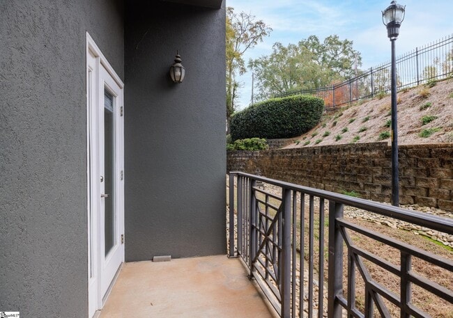 Building Photo - 1001 S Church St