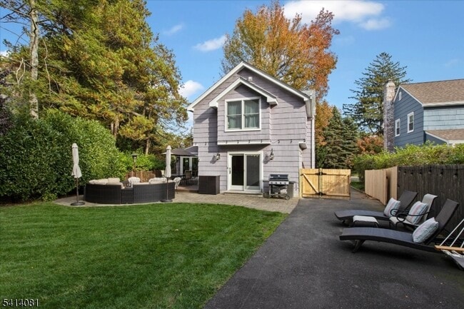 Building Photo - 460 Grove St