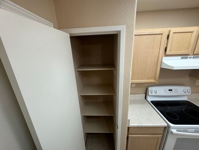 Building Photo - Charming 3-bedroom home located in the picturesque town of Pahrump!