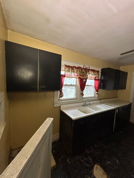 Building Photo - 606 Anderson St