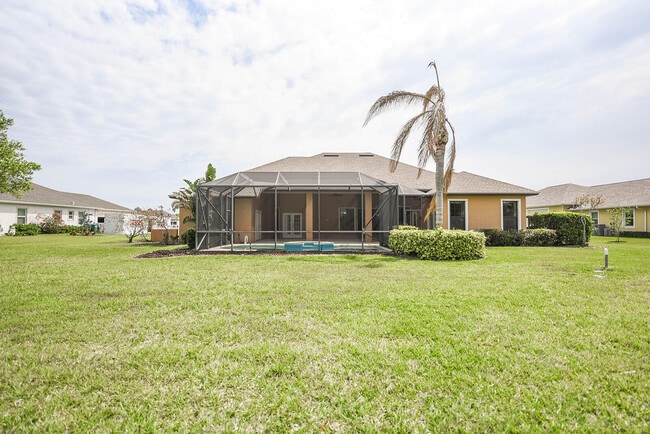 Building Photo - 4068 Gardenwood Cir
