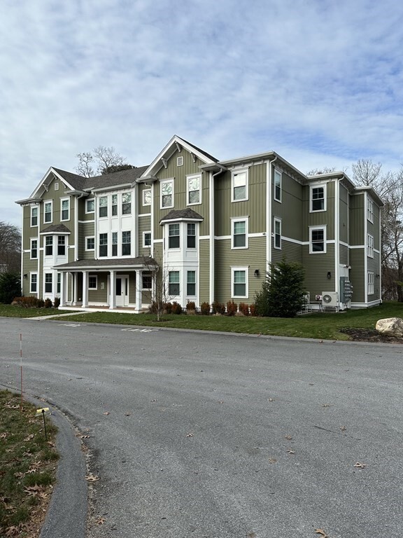 Building Photo - 949 State Rd