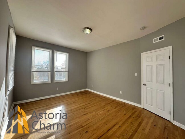 Building Photo - 3004 Clifton Ave