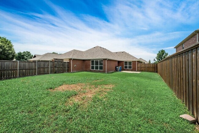 Building Photo - 105 Shadybrook Dr