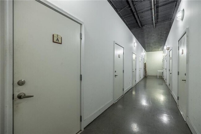 Building Photo - 1221 Caroline St NE