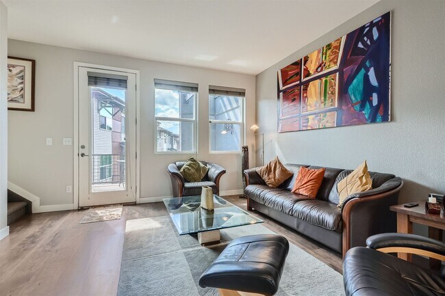 Building Photo - Modern 2 BDR Townhome in Broomfield