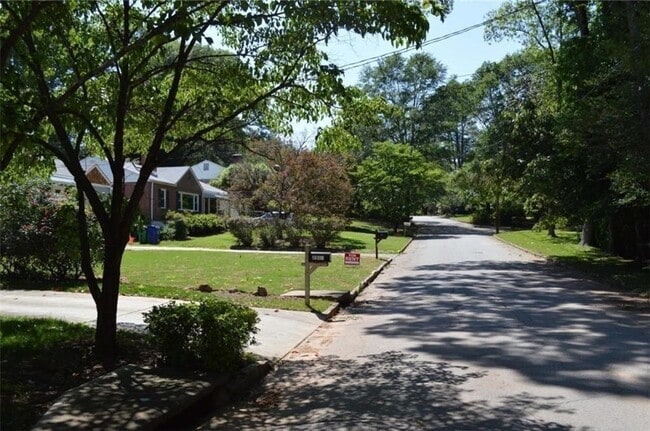 Building Photo - 2381 Eastway Rd