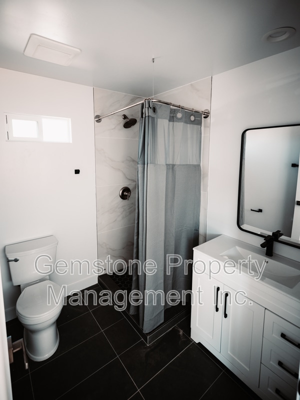 Building Photo - 5263 Tipton St