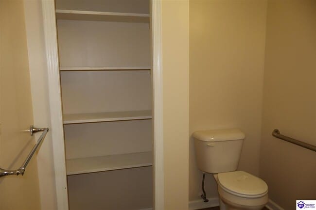 Building Photo - 4484 Rineyville Rd