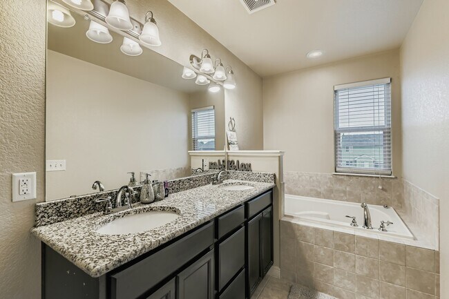 Building Photo - 9779 Lima Cir