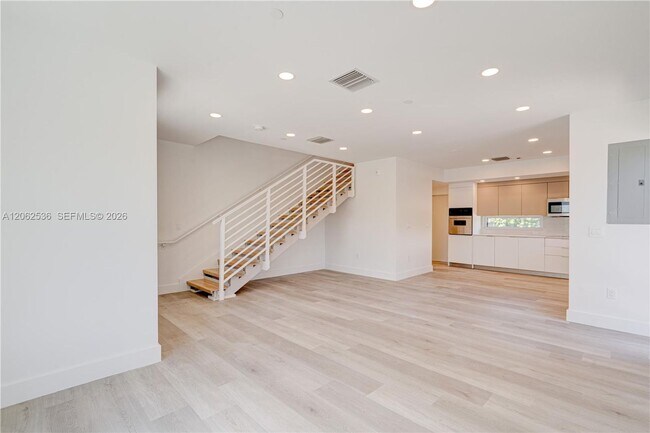 Building Photo - 816 84th St