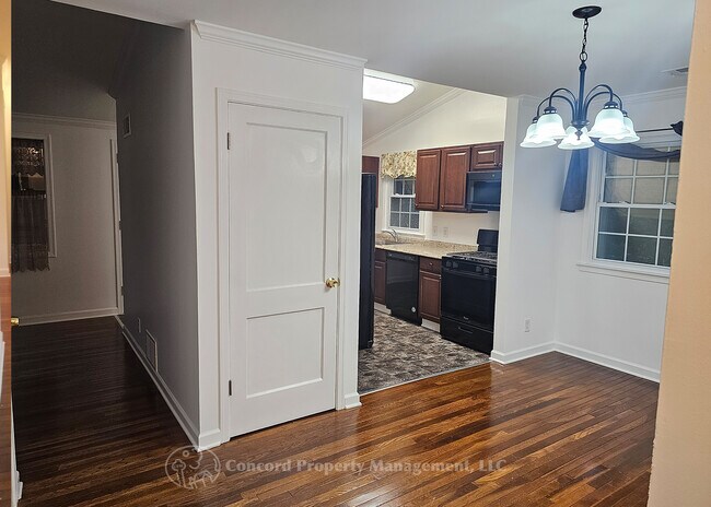 Building Photo - 7607 Meadow Way