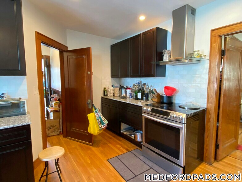 Building Photo - 14 Renfrew St