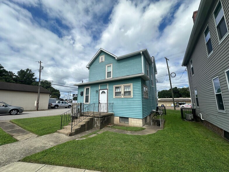 Building Photo - 3000 Dudley Ave