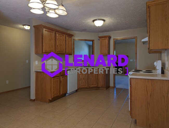 Building Photo - Spacious 3 Bedroom Home!