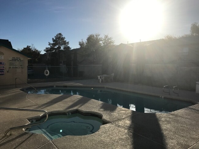 Building Photo - BEAUTIFUL  1 BED 1 BATH CONDO MINUTES FROM...