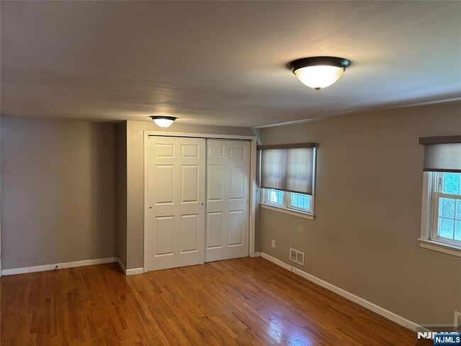 Building Photo - 31 Farview Terrace