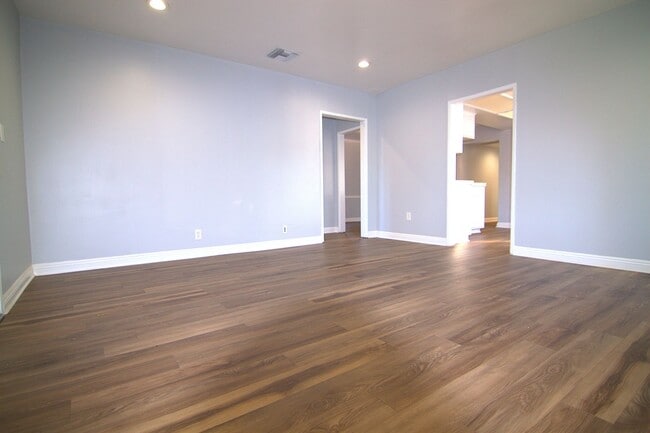 Building Photo - 8806 Haskell Ave