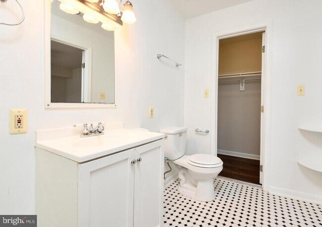 Building Photo - 102 Chesterfield Ln