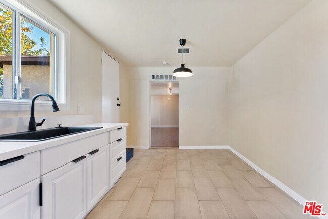 Building Photo - 2723 Ballard St