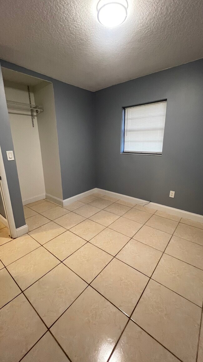 Building Photo - 3610 NW 1st Ct