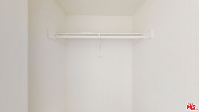 Building Photo - 953 Mariposa Ave