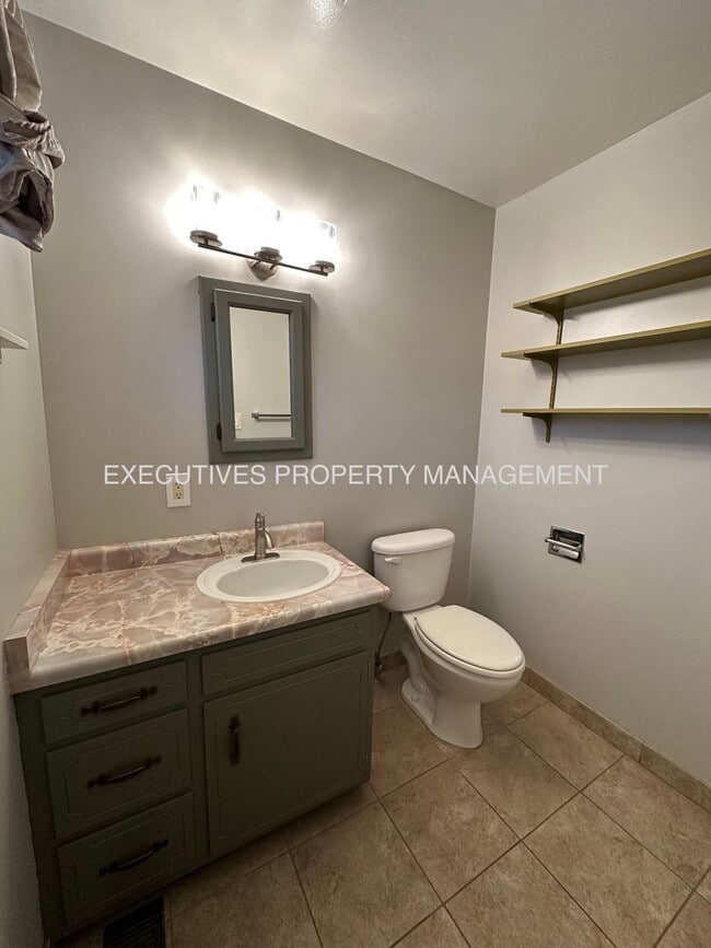 Building Photo - 3220 Dakota St