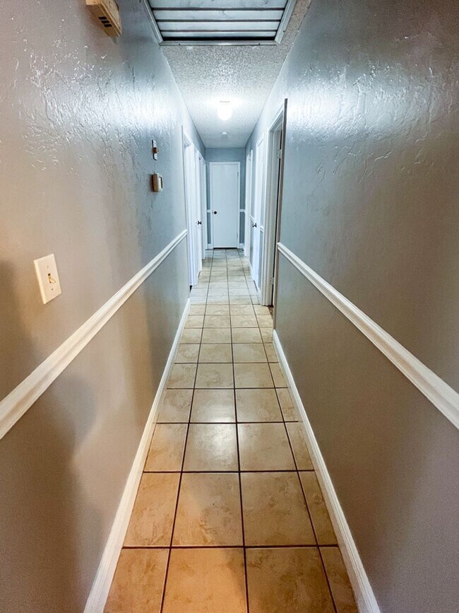 Building Photo - Pet Friendly 5BR/3BA Pool home in Northwoo...