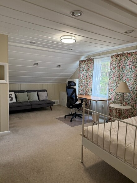 Building Photo - 407 Calvin Ln