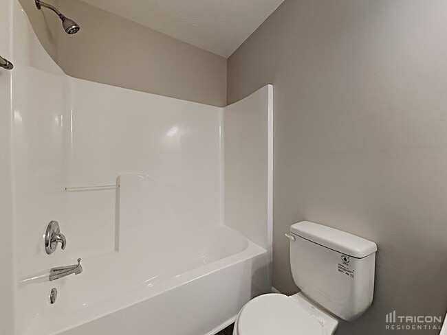 Building Photo - 6616 Dunsdin Dr
