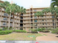 Building Photo - 4640 Lucerne Lakes Blvd N