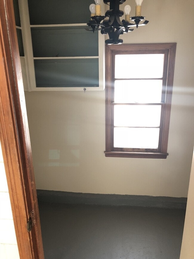 Building Photo - 1819 S Roanoke Dr