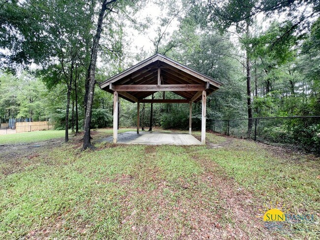 Building Photo - Stunning 4 Bedroom Home in Crestview!