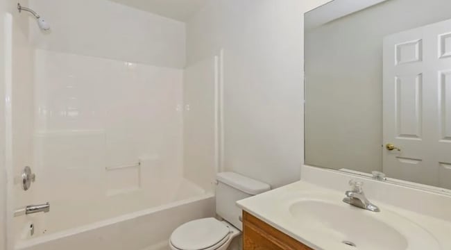 Building Photo - 3 BEDROOM APPLE VALLEY HOME
